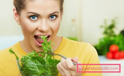 fetița mănâncă salată fetița mănâncă salată