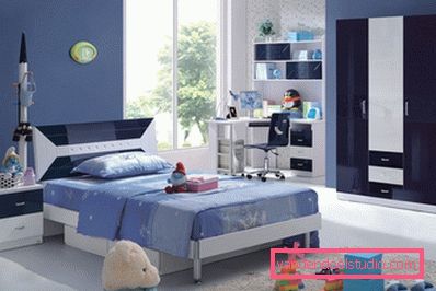 Un design interesant al unei camere pentru copii pentru un băiat de vârste diferite.