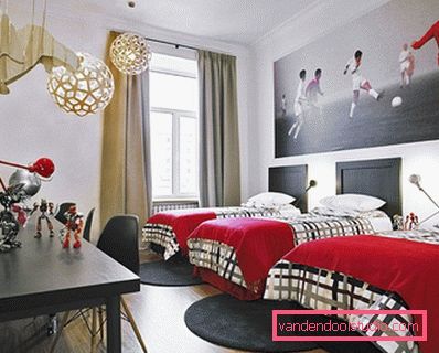 Un design interesant al unei camere pentru copii pentru un băiat de vârste diferite.